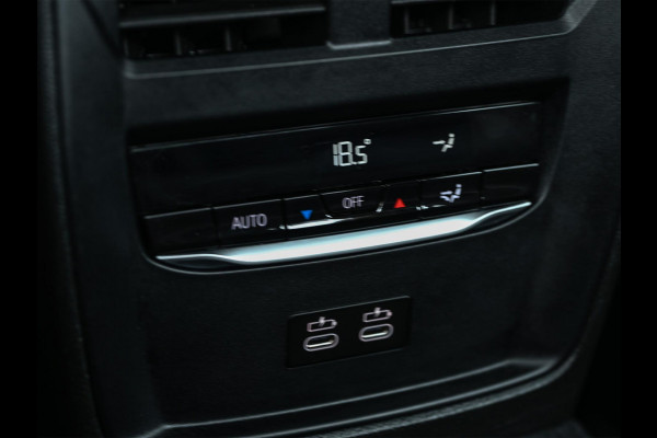 BMW 3-serie 330e | M-Sport | Facelift | Shadowline | Led Koplampen | Camera | NL auto | Stoelverwarming