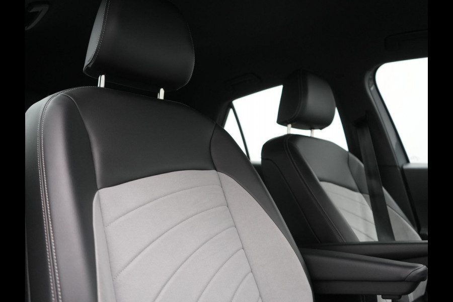 Volkswagen ID.3 Pro S 77 kWh 204pk Dealer O.H. | Adaptive Cruise | Alcantara Sportstoelen & Stuur Verwarmd | Sfeerverlichting | Apple Carplay | Navigatie | DAB | Virtual Cockpit |
