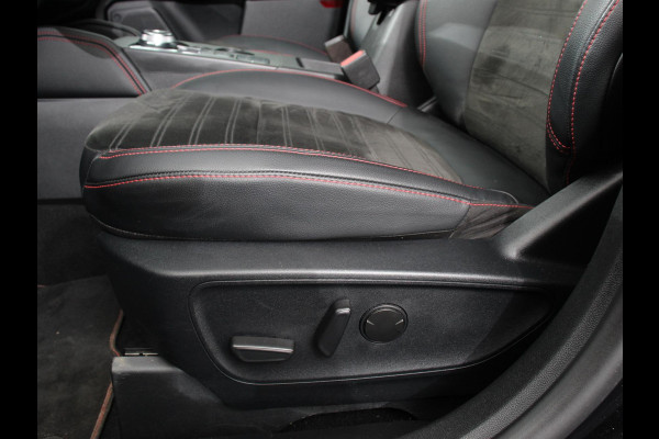 Ford Kuga 2.5 PHEV ST-Line X B&O Climate Control Navigatie Camera Elektrische Achterklep Verwarmbare voorstoelen Parkeersensoren voor & achter Verwarmbare voorruit Lichtmetalen velgen