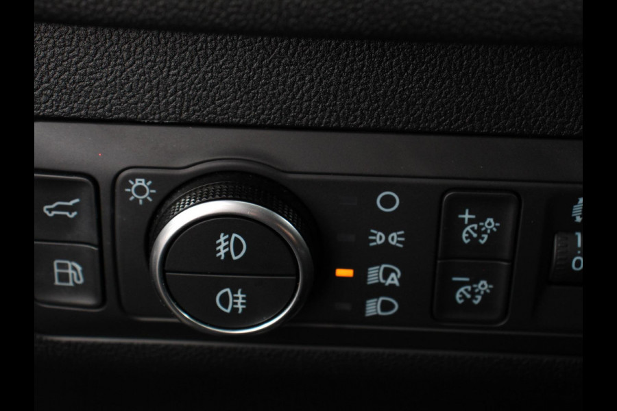 Ford Kuga 2.5 PHEV ST-Line X B&O Climate Control Navigatie Camera Elektrische Achterklep Verwarmbare voorstoelen Parkeersensoren voor & achter Verwarmbare voorruit Lichtmetalen velgen