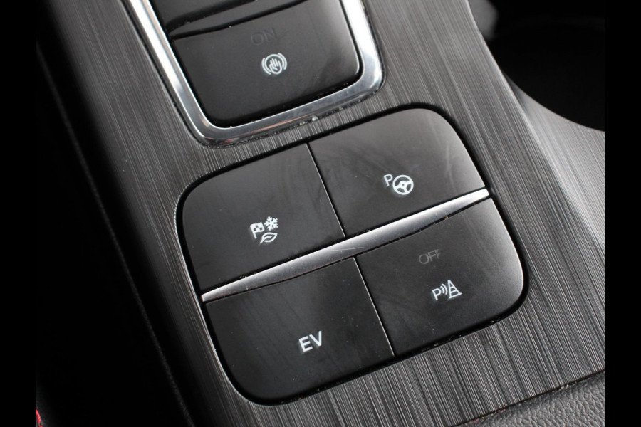Ford Kuga 2.5 PHEV ST-Line X B&O Climate Control Navigatie Camera Elektrische Achterklep Verwarmbare voorstoelen Parkeersensoren voor & achter Verwarmbare voorruit Lichtmetalen velgen