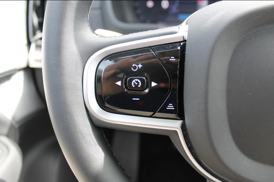 Volvo XC90 T8 455PK Autom Plug-in hybrid AWD Ultra Dark Luchtvering / Massagefunctie voorstoelen / Semi elektrisch wegklapbare trekhaak / Gelamineerd glas / Stoelventilatie / 21" lichtmetalen velgen