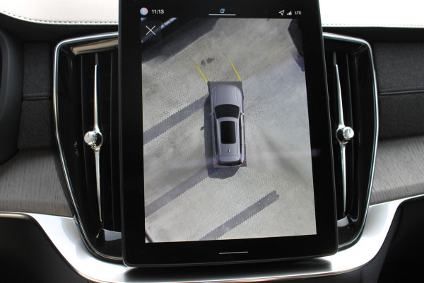 Volvo XC90 T8 455PK Autom Plug-in hybrid AWD Ultra Dark Luchtvering / Massagefunctie voorstoelen / Semi elektrisch wegklapbare trekhaak / Gelamineerd glas / Stoelventilatie / 21" lichtmetalen velgen
