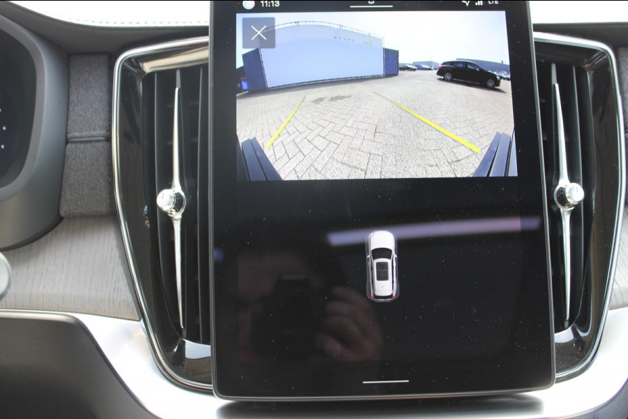 Volvo XC90 T8 455PK Autom Plug-in hybrid AWD Ultra Dark Luchtvering / Massagefunctie voorstoelen / Semi elektrisch wegklapbare trekhaak / Gelamineerd glas / Stoelventilatie / 21" lichtmetalen velgen