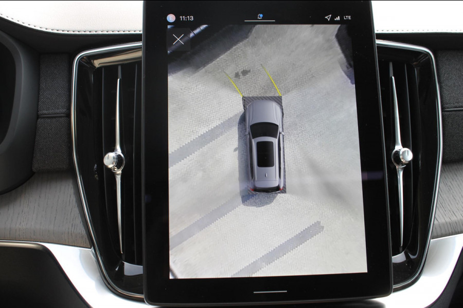Volvo XC90 T8 455PK Autom Plug-in hybrid AWD Ultra Dark Luchtvering / Massagefunctie voorstoelen / Semi elektrisch wegklapbare trekhaak / Gelamineerd glas / Stoelventilatie / 21" lichtmetalen velgen