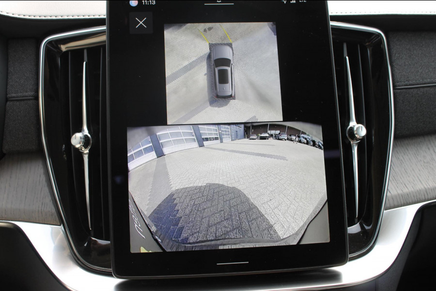 Volvo XC90 T8 455PK Autom Plug-in hybrid AWD Ultra Dark Luchtvering / Massagefunctie voorstoelen / Semi elektrisch wegklapbare trekhaak / Gelamineerd glas / Stoelventilatie / 21" lichtmetalen velgen