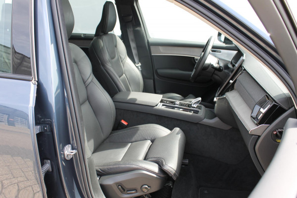 Volvo XC90 T8 455PK Autom Plug-in hybrid AWD Ultra Dark Luchtvering / Massagefunctie voorstoelen / Semi elektrisch wegklapbare trekhaak / Gelamineerd glas / Stoelventilatie / 21" lichtmetalen velgen