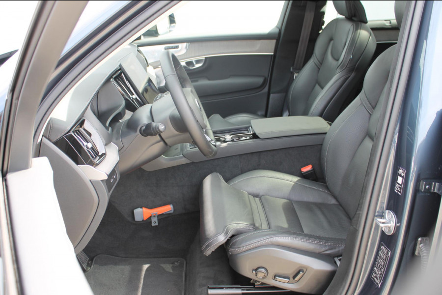 Volvo XC90 T8 455PK Autom Plug-in hybrid AWD Ultra Dark Luchtvering / Massagefunctie voorstoelen / Semi elektrisch wegklapbare trekhaak / Gelamineerd glas / Stoelventilatie / 21" lichtmetalen velgen
