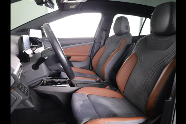 Volkswagen ID.4 Max 77 kWh | Panoramadak | SoH 88,96 % | Navigatie | 360 camera | Apple Carplay/Android Auto | Elek verstelbare stoel(en) | 21" Velgen | Elek Achterklep | Dode hoek Sensoren |