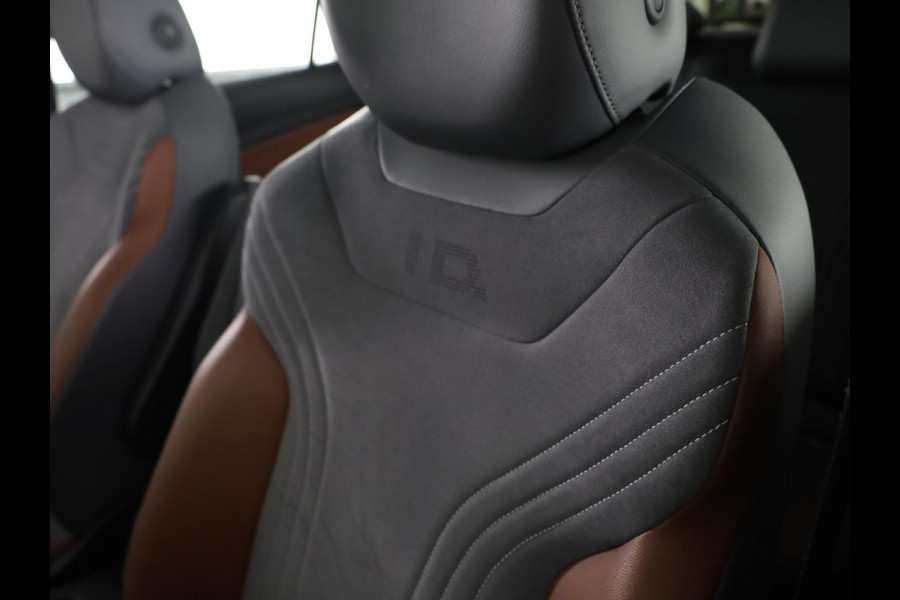 Volkswagen ID.4 Max 77 kWh | Panoramadak | SoH 88,96 % | Navigatie | 360 camera | Apple Carplay/Android Auto | Elek verstelbare stoel(en) | 21" Velgen | Elek Achterklep | Dode hoek Sensoren |