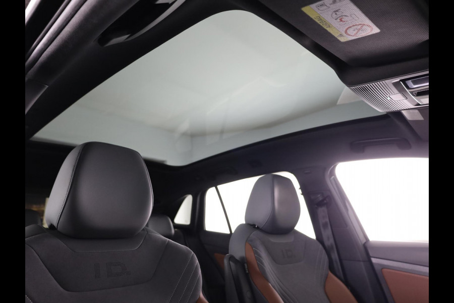Volkswagen ID.4 Max 77 kWh | Panoramadak | SoH 88,96 % | Navigatie | 360 camera | Apple Carplay/Android Auto | Elek verstelbare stoel(en) | 21" Velgen | Elek Achterklep | Dode hoek Sensoren |