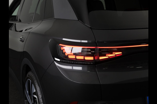 Volkswagen ID.4 Max 77 kWh | Panoramadak | SoH 88,96 % | Navigatie | 360 camera | Apple Carplay/Android Auto | Elek verstelbare stoel(en) | 21" Velgen | Elek Achterklep | Dode hoek Sensoren |