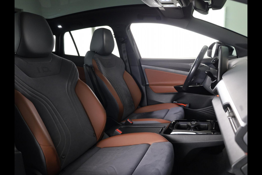 Volkswagen ID.4 Max 77 kWh | Panoramadak | SoH 88,96 % | Navigatie | 360 camera | Apple Carplay/Android Auto | Elek verstelbare stoel(en) | 21" Velgen | Elek Achterklep | Dode hoek Sensoren |