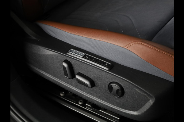 Volkswagen ID.4 Max 77 kWh | Panoramadak | SoH 88,96 % | Navigatie | 360 camera | Apple Carplay/Android Auto | Elek verstelbare stoel(en) | 21" Velgen | Elek Achterklep | Dode hoek Sensoren |