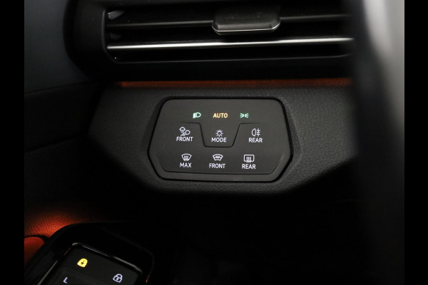 Volkswagen ID.4 Max 77 kWh | Panoramadak | SoH 88,96 % | Navigatie | 360 camera | Apple Carplay/Android Auto | Elek verstelbare stoel(en) | 21" Velgen | Elek Achterklep | Dode hoek Sensoren |