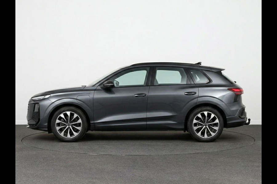 Audi Q3 S edition e-hybrid 272 pk | Techniekpakket plus | Panorama-glasdak | Optiekpakket zwart-glanzend | Trekhaak mech. zwenkbaar |