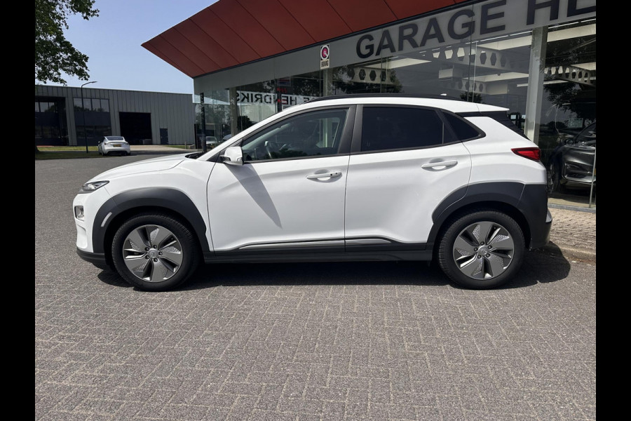 Hyundai Kona EV Premium 64 kWh | SOH: 97,6% | 3 Fase | Full Options | NAP | Leder |  Stoelkoeling & Verwarming | LED | Blind-spot | Lage Km-stand! |