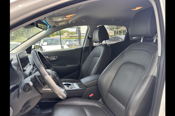 Hyundai Kona EV Premium 64 kWh | SOH: 97,6% | 3 Fase | Full Options | NAP | Leder |  Stoelkoeling & Verwarming | LED | Blind-spot | Lage Km-stand! |