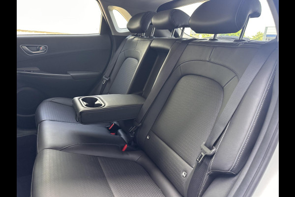 Hyundai Kona EV Premium 64 kWh | SOH: 97,6% | 3 Fase | Full Options | NAP | Leder |  Stoelkoeling & Verwarming | LED | Blind-spot | Lage Km-stand! |
