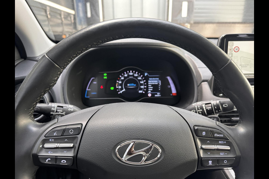 Hyundai Kona EV Premium 64 kWh | SOH: 97,6% | 3 Fase | Full Options | NAP | Leder |  Stoelkoeling & Verwarming | LED | Blind-spot | Lage Km-stand! |