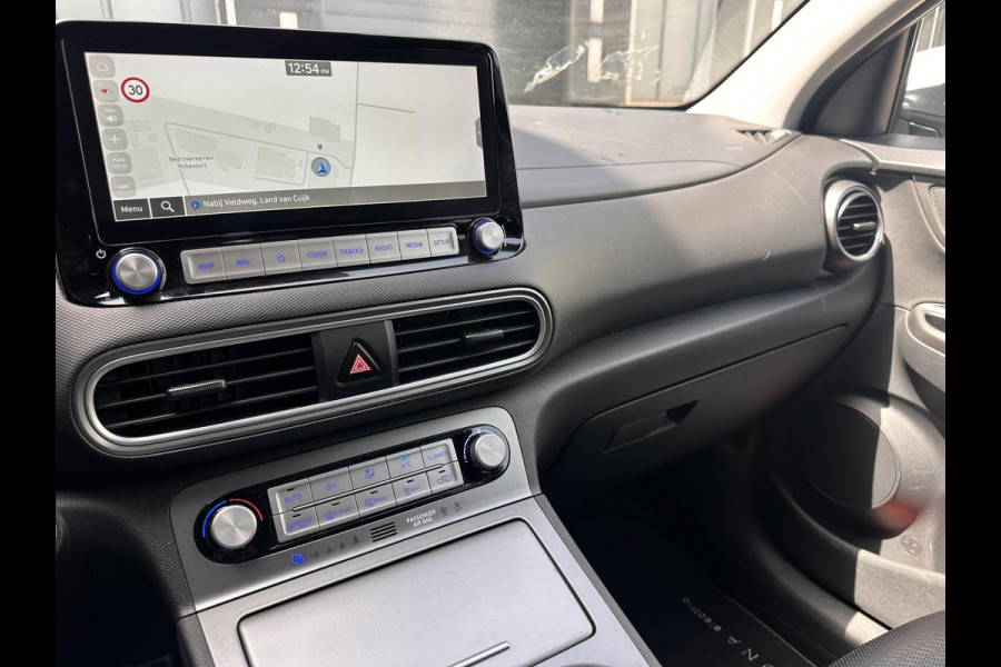 Hyundai Kona EV Premium 64 kWh | SOH: 97,6% | 3 Fase | Full Options | NAP | Leder |  Stoelkoeling & Verwarming | LED | Blind-spot | Lage Km-stand! |