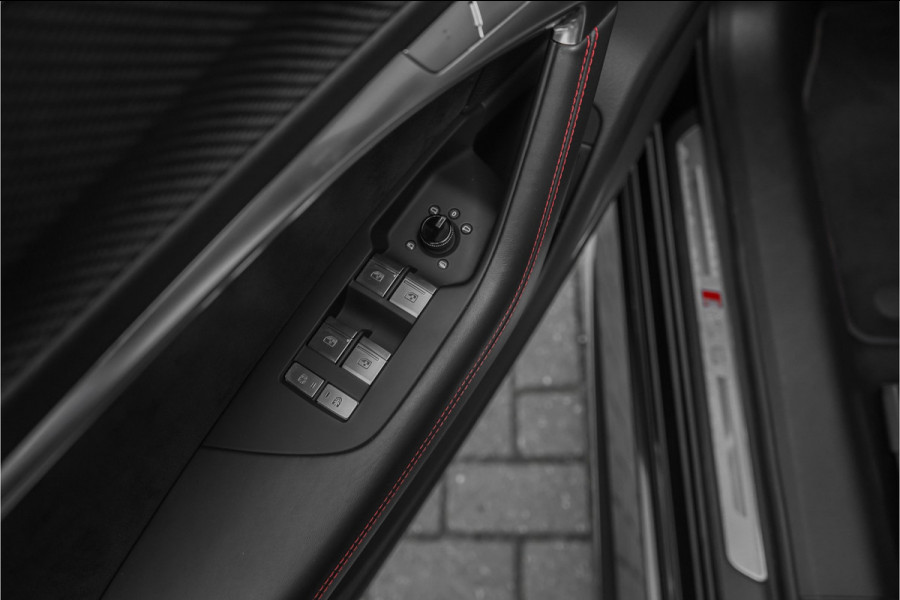 Audi A6 Avant RS 6 TFSI Quattro RS Dynamic Plus Carbon B&O Nachtzicht RS Sport Uitlaat