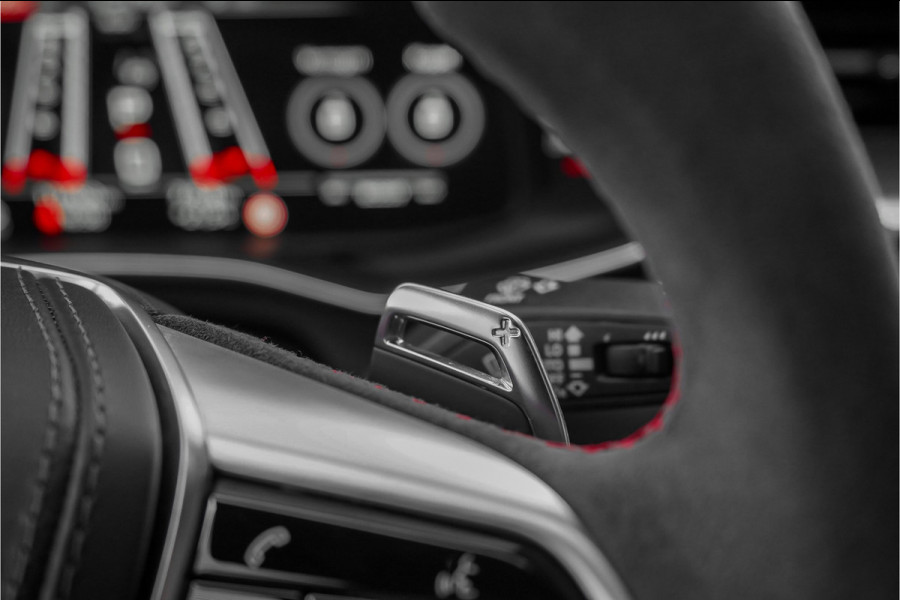 Audi A6 Avant RS 6 TFSI Quattro RS Dynamic Plus Carbon B&O Nachtzicht RS Sport Uitlaat