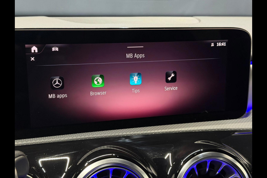 Mercedes-Benz A-Klasse 180 AMG Pano Keyless Sfeerv LED Camera