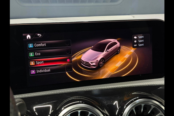 Mercedes-Benz A-Klasse 180 AMG Pano Keyless Sfeerv LED Camera