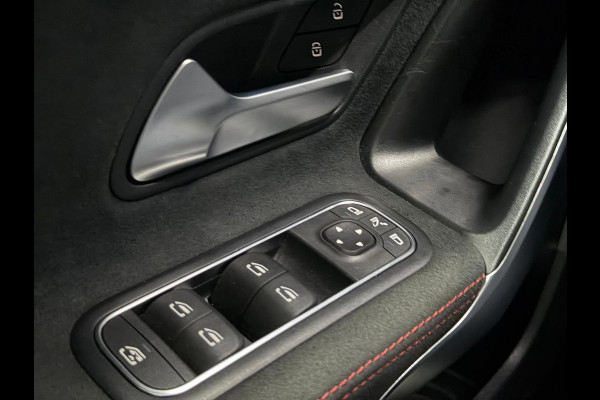 Mercedes-Benz A-Klasse 180 AMG Pano Keyless Sfeerv LED Camera