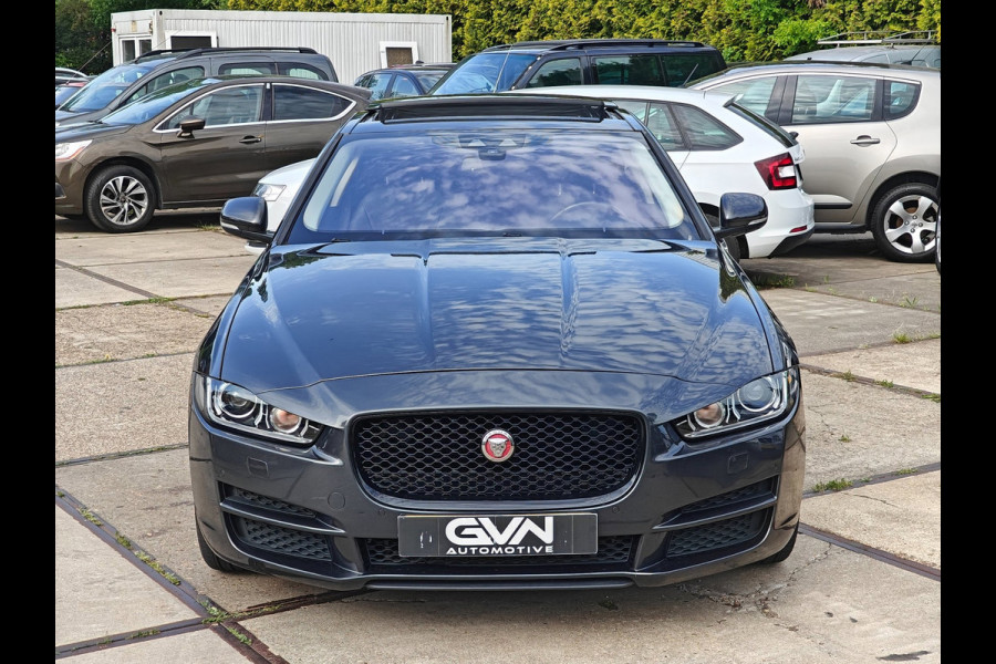 Jaguar XE 2.0 Turbo (240 pk) Prestige | Storm Grey | Panorama | Meridian | Cold Climate Pack