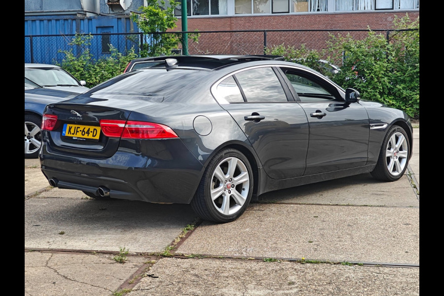 Jaguar XE 2.0 Turbo (240 pk) Prestige | Storm Grey | Panorama | Meridian | Cold Climate Pack