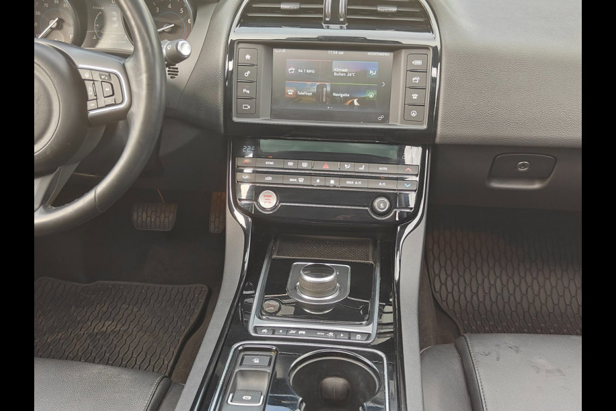 Jaguar XE 2.0 Turbo (240 pk) Prestige | Storm Grey | Panorama | Meridian | Cold Climate Pack