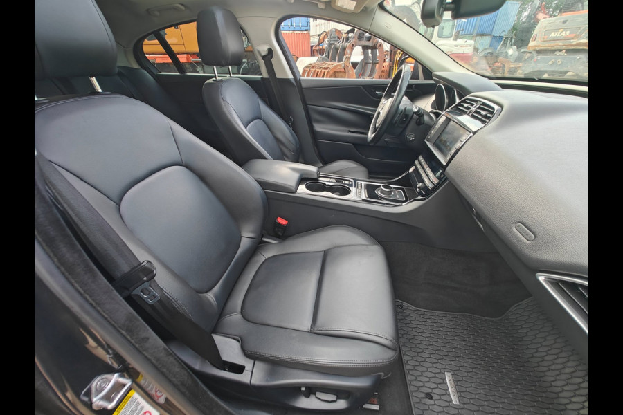 Jaguar XE 2.0 Turbo (240 pk) Prestige | Storm Grey | Panorama | Meridian | Cold Climate Pack