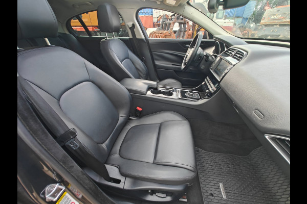 Jaguar XE 2.0 Turbo (240 pk) Prestige | Storm Grey | Panorama | Meridian | Cold Climate Pack
