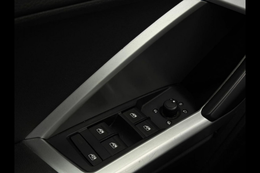 Audi Q3 35 TFSI | 3x S Line | Pano | Leder | Camera | Dodehoek