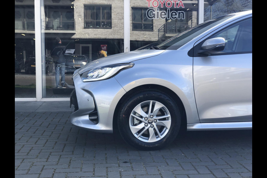 Toyota Yaris 1.5 Hybrid Dynamic Plus | Trekhaak, Dodehoekherkenning, Parkeersensoren, LED, Stoelverwarming