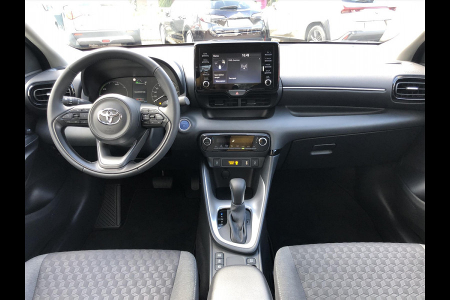 Toyota Yaris 1.5 Hybrid Dynamic Plus | Trekhaak, Dodehoekherkenning, Parkeersensoren, LED, Stoelverwarming
