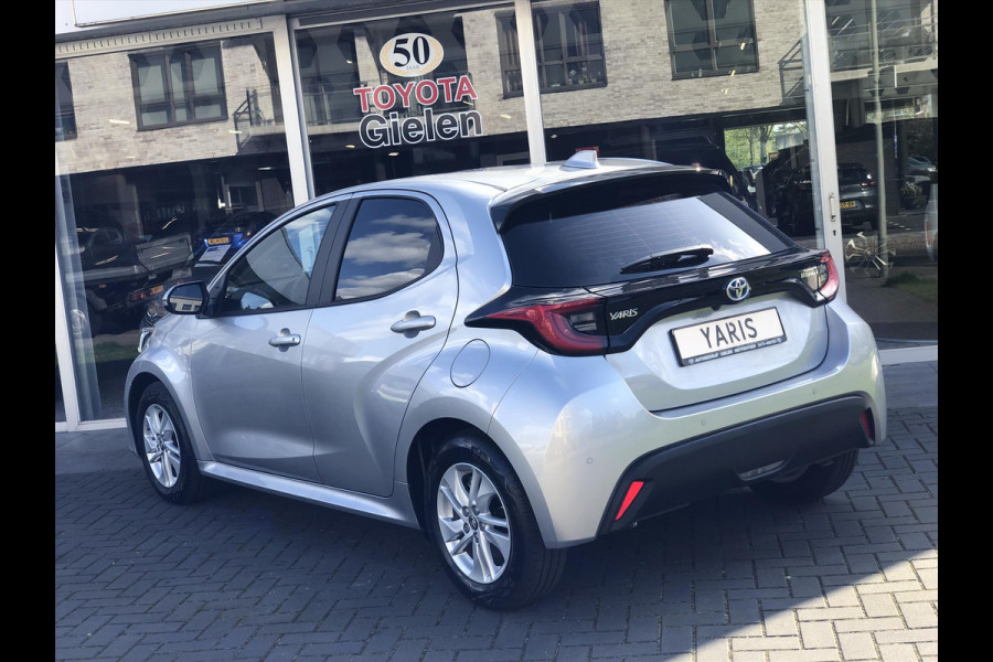 Toyota Yaris 1.5 Hybrid Dynamic Plus | Trekhaak, Dodehoekherkenning, Parkeersensoren, LED, Stoelverwarming