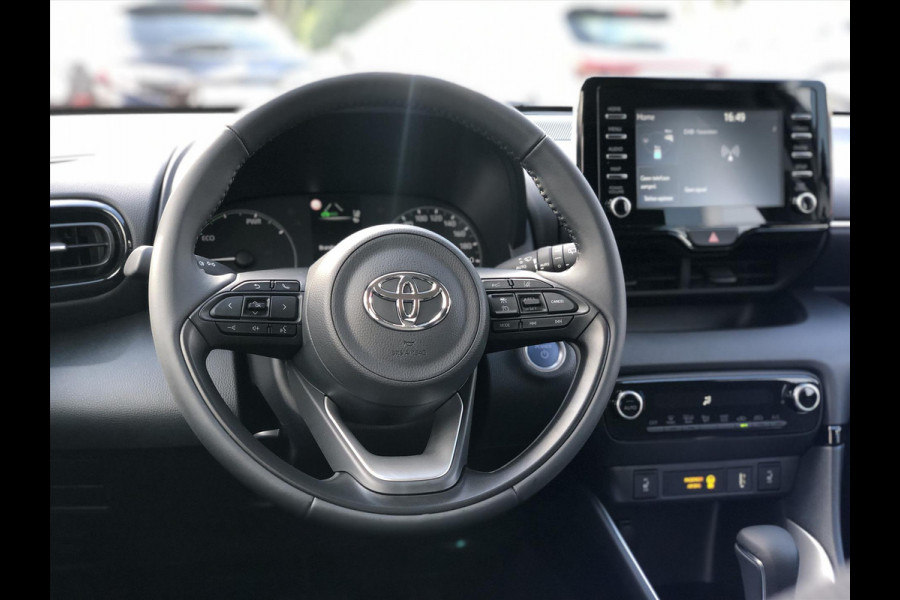Toyota Yaris 1.5 Hybrid Dynamic Plus | Trekhaak, Dodehoekherkenning, Parkeersensoren, LED, Stoelverwarming