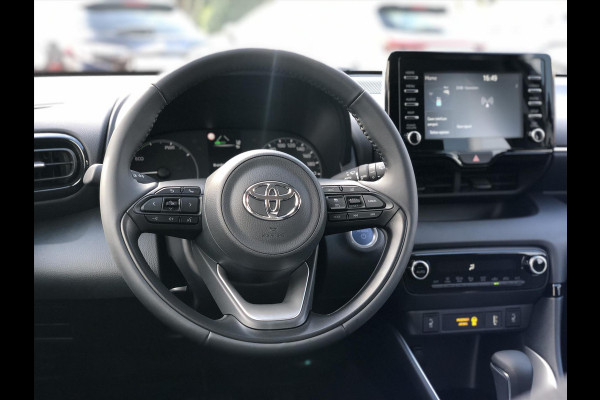 Toyota Yaris 1.5 Hybrid Dynamic Plus | Trekhaak, Dodehoekherkenning, Parkeersensoren, LED, Stoelverwarming