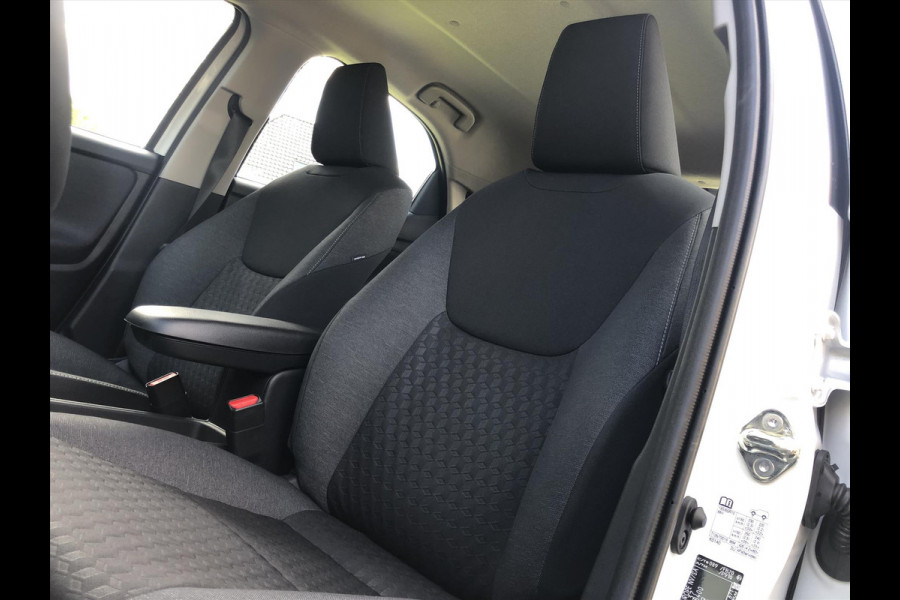 Toyota Yaris 1.5 Hybrid Dynamic Plus | Trekhaak, Dodehoekherkenning, Parkeersensoren, LED, Stoelverwarming
