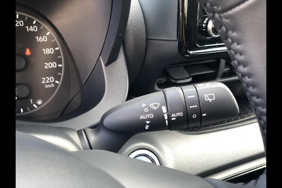 Toyota Yaris 1.5 Hybrid Dynamic Plus | Trekhaak, Dodehoekherkenning, Parkeersensoren, LED, Stoelverwarming