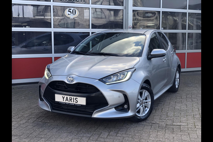 Toyota Yaris 1.5 Hybrid Dynamic Plus | Trekhaak, Dodehoekherkenning, Parkeersensoren, LED, Stoelverwarming