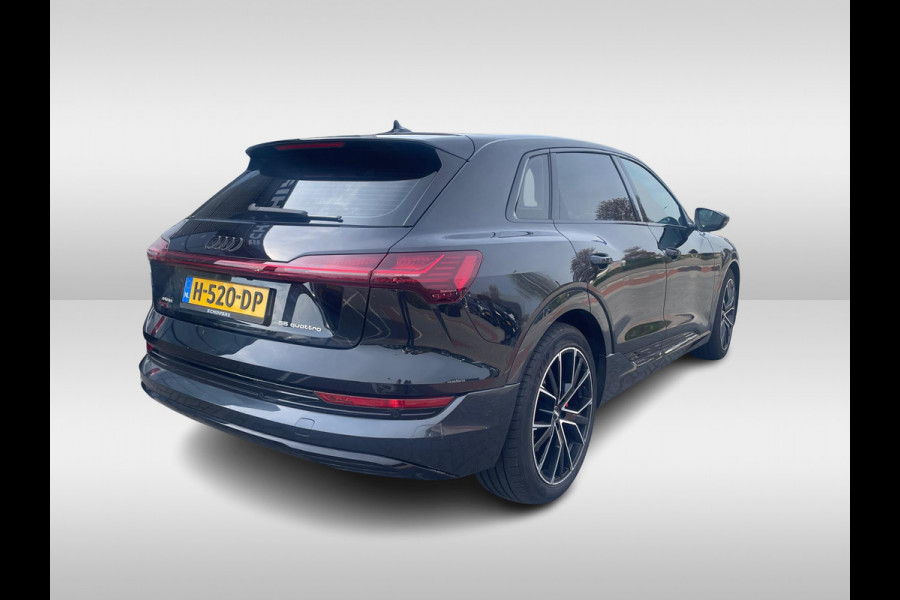 Audi e-tron e-tron 55 quattro advanced 95 kWh / Camera / Half leder / Navigatie / Blackpack / 21'' / Stoelverwarming / DAB / Cruise Control / Rijstrooksensor