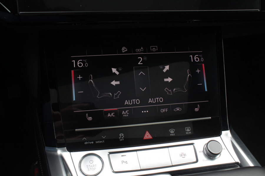 Audi e-tron e-tron 55 quattro advanced 95 kWh / Camera / Half leder / Navigatie / Blackpack / 21'' / Stoelverwarming / DAB / Cruise Control / Rijstrooksensor