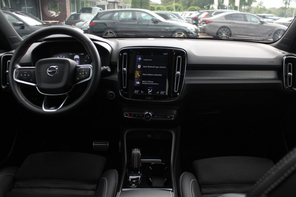 Volvo XC40 1.5 T5 Recharge R-Design 262pk / Full option! / Trekhaak / Panoramadak / 360Camera / Harman Kardon / 19'' / Stoel+Stuurverwarming / CarPlay / Dodehoek / DAB / Cruise Control