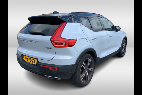 Volvo XC40 1.5 T5 Recharge R-Design 262pk / Full option! / Trekhaak / Panoramadak / 360Camera / Harman Kardon / 19'' / Stoel+Stuurverwarming / CarPlay / Dodehoek / DAB / Cruise Control