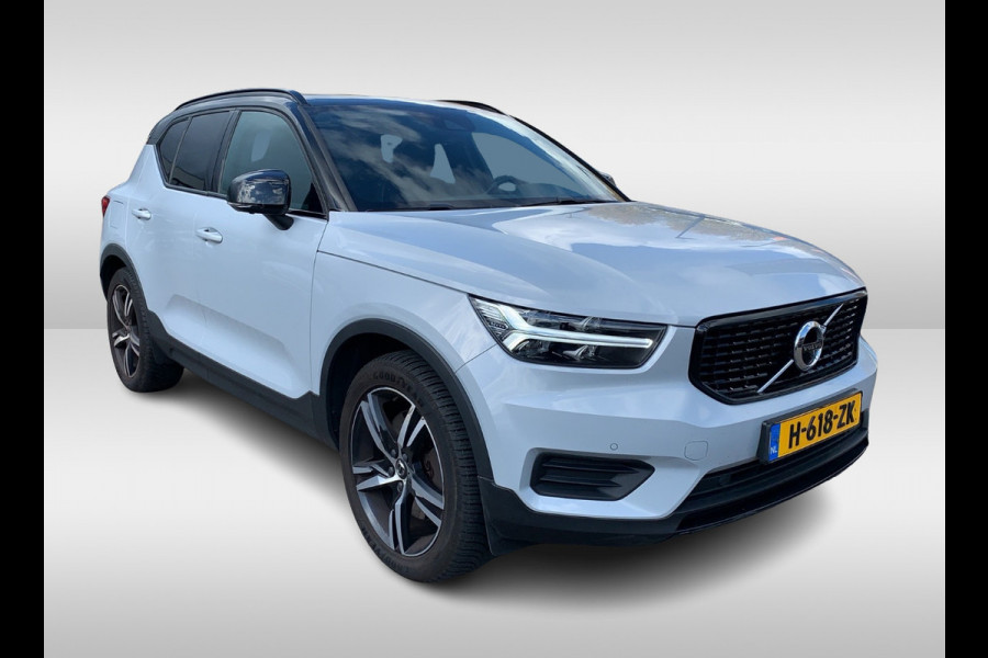 Volvo XC40 1.5 T5 Recharge R-Design 262pk / Full option! / Trekhaak / Panoramadak / 360Camera / Harman Kardon / 19'' / Stoel+Stuurverwarming / CarPlay / Dodehoek / DAB / Cruise Control