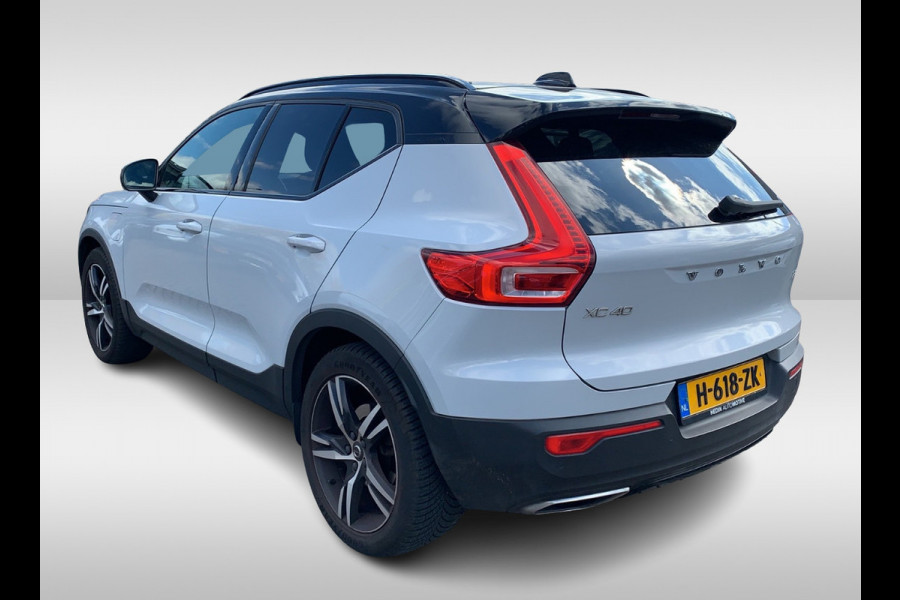Volvo XC40 1.5 T5 Recharge R-Design 262pk / Full option! / Trekhaak / Panoramadak / 360Camera / Harman Kardon / 19'' / Stoel+Stuurverwarming / CarPlay / Dodehoek / DAB / Cruise Control